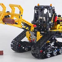 thumbnail image for Set Review ➟ 42094 Tracked Loader