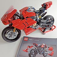 thumbnail image for Set Review ➟ 42107 Ducati Panigale V4 R