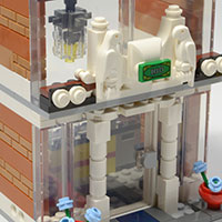 thumbnail image for Set Review ➟ LEGO<sup>®</sup> Creator 31097 Townhouse Pet Shop and Cafe Build 3