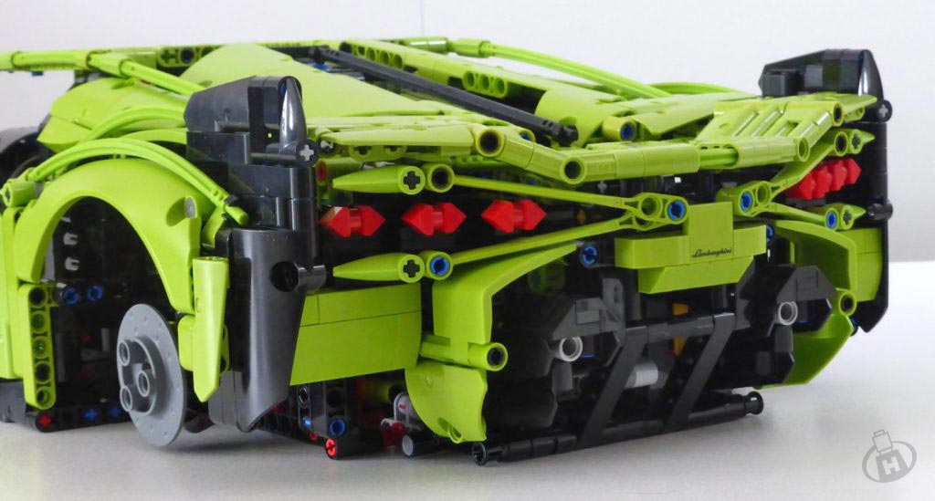【しっこ】 Set Review ➟ 42115 LEGO<sup>®</sup> Technic Lamborghini Sián