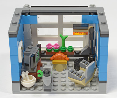 Set Review ➟ LEGO<sup>®</sup> Creator 31097 Townhouse Pet Shop