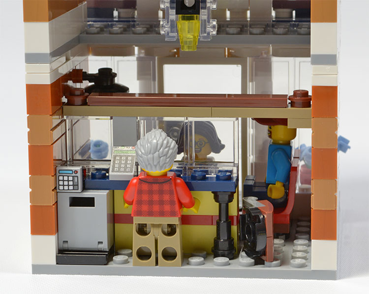 Set Review ➟ LEGO<sup>®</sup> Creator 31097 Townhouse Pet Shop Set Review ➟ LEGO<sup>®</sup> Creator 31097 Townhouse Pet Shop