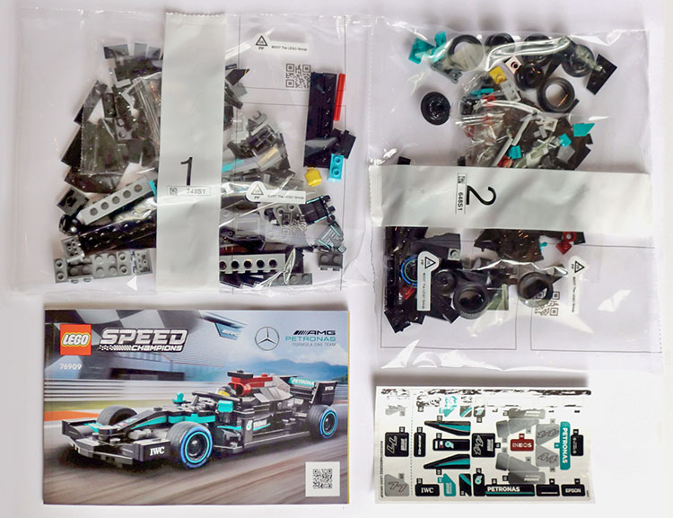 LEGO 76909 Mercedes AMG F1 W12 contents