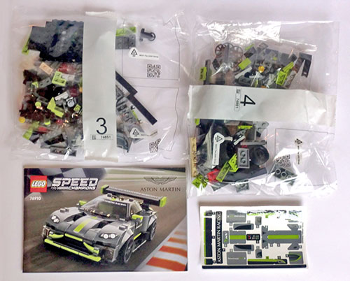 LEGO 76910 Vantage GT3 contents