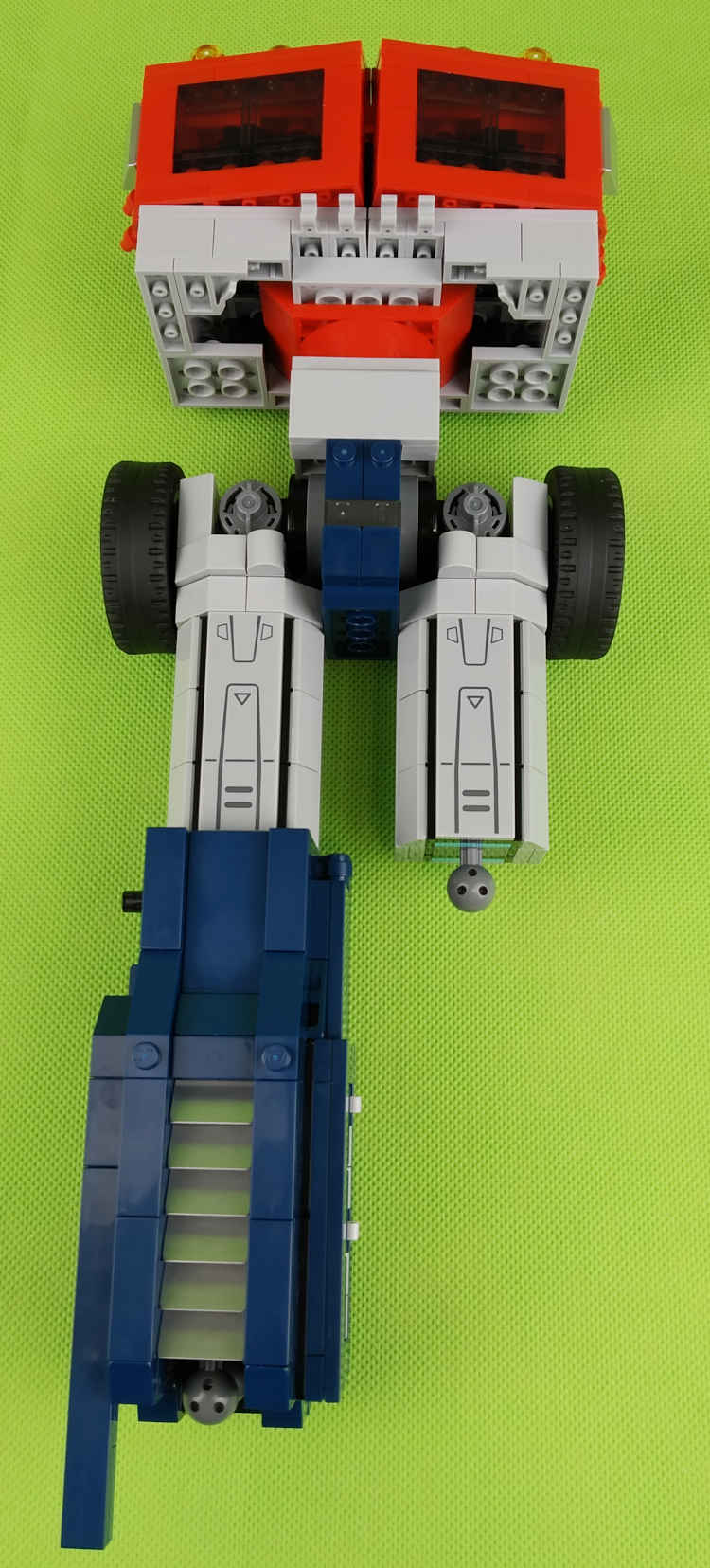 Set Review ➟ LEGO<sup>®</sup> 10302 - Optimus Prime
