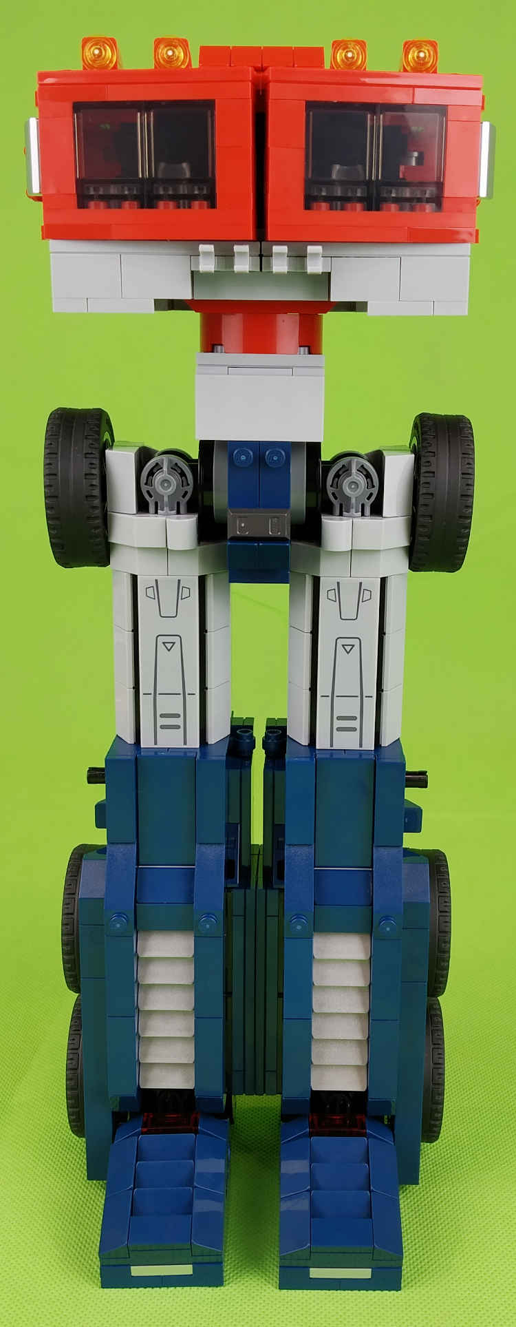 Set Review ➟ LEGO<sup>®</sup> 10302 - Optimus Prime
