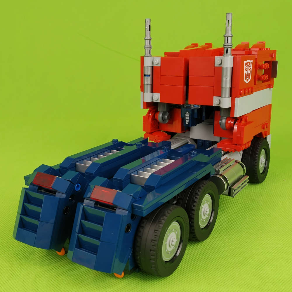 Set Review ➟ LEGO<sup>®</sup> 10302 - Optimus Prime