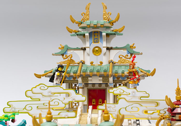 LEGO set 80039 nubes frente al patio