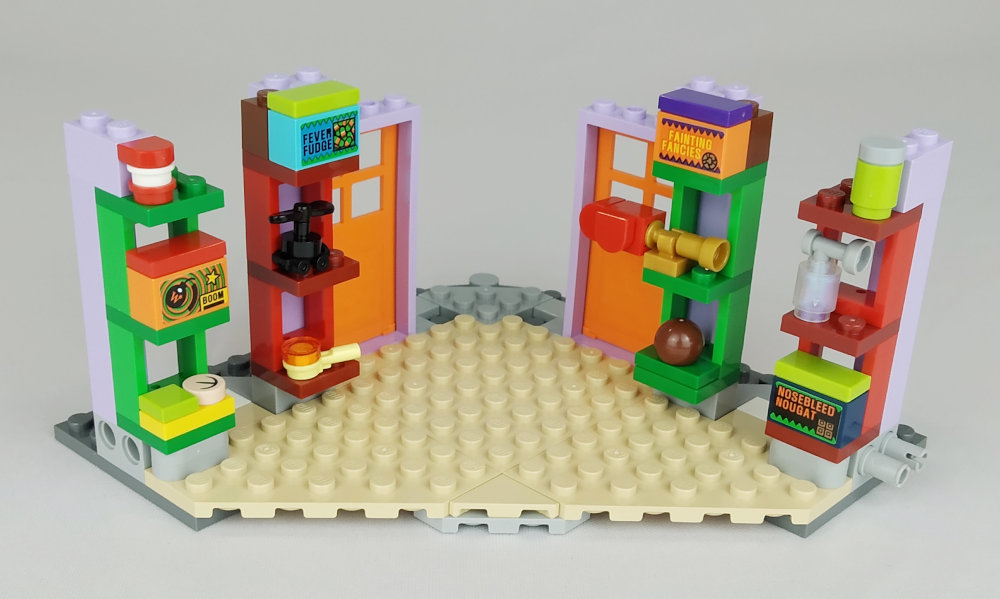 りょうたページ Amazon.com: LEGO Harry Potter 76422 - Diagon Alley™: Weasleys