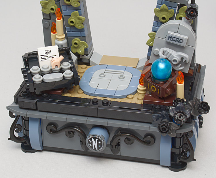 雑貨 Set Review ➟ 76780 LEGO<sup>®</sup> Wednesday Addams Figure