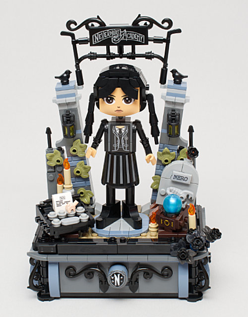 雑貨 Set Review ➟ 76780 LEGO<sup>®</sup> Wednesday Addams Figure