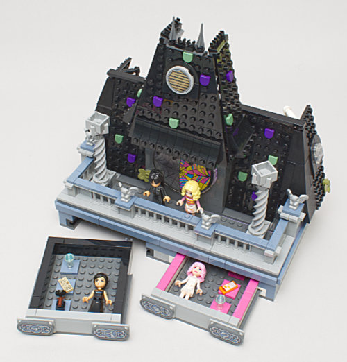 Set Review ➟ 76781 LEGO<sup>®</sup> Wednesday and Enid's Dorm Room Set Review ➟ 76781 LEGO<sup>®</sup> Wednesday and Enid's Dorm Room