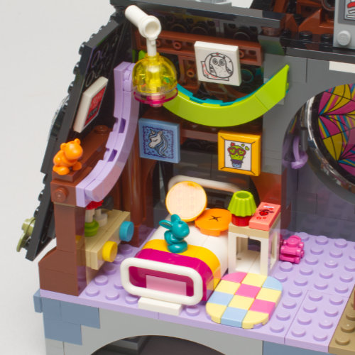 まとめ売り Set Review ➟ 76781 LEGO<sup>®</sup> Wednesday and Enid's Dorm Room