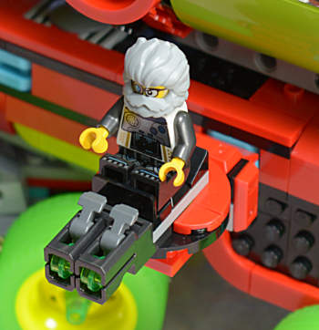 side mounted stud shooter with minifigure
