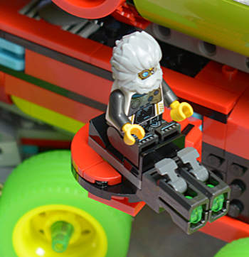 side mounted stud shooter with minifigure