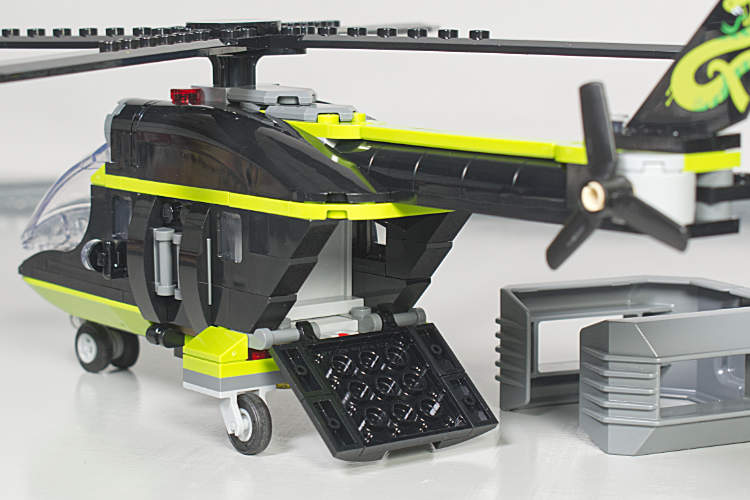 puerta trasera del helicóptero